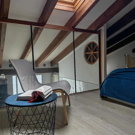 Modern Center Apartment *