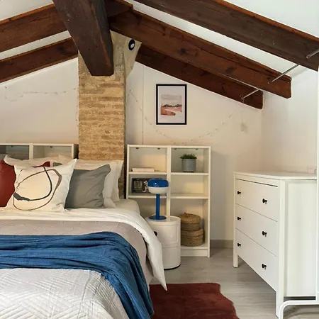 Modern Center Apartment